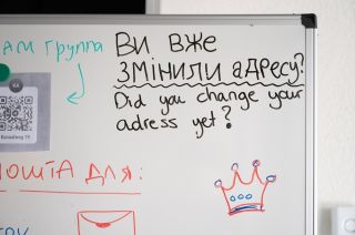 whiteboard met text 'did you change your adress yet?'